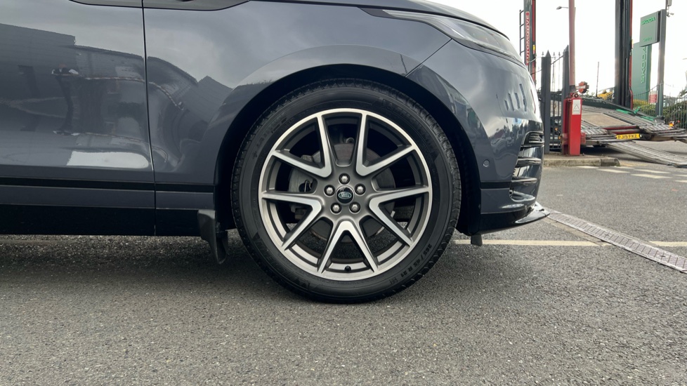 Land Rover Range Rover Velar 2.0 D200 MHEV Dynamic HSE 5dr Auto Diesel Estate - Image 8