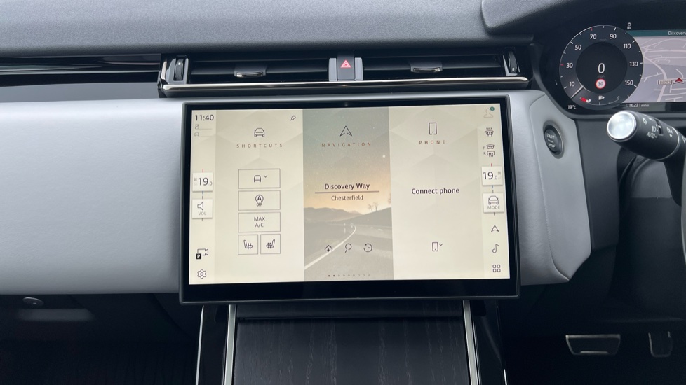 Land Rover Range Rover Velar 2.0 D200 MHEV Dynamic HSE 5dr Auto Diesel Estate - Image 14