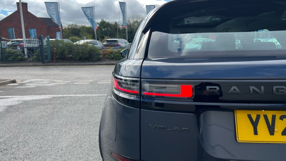 Land Rover Range Rover Velar 2.0 D200 MHEV Dynamic HSE 5dr Auto Diesel Estate - Image 29