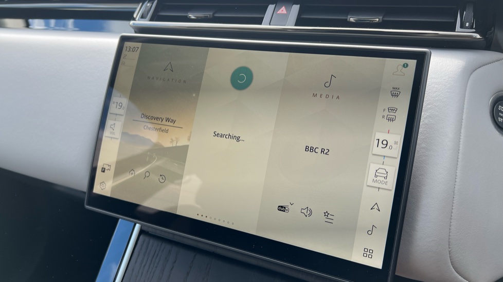 Land Rover Range Rover Velar 2.0 D200 MHEV Dynamic HSE 5dr Auto Diesel Estate - Image 38