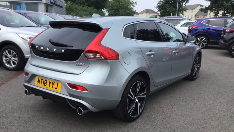 Volvo v40 2018