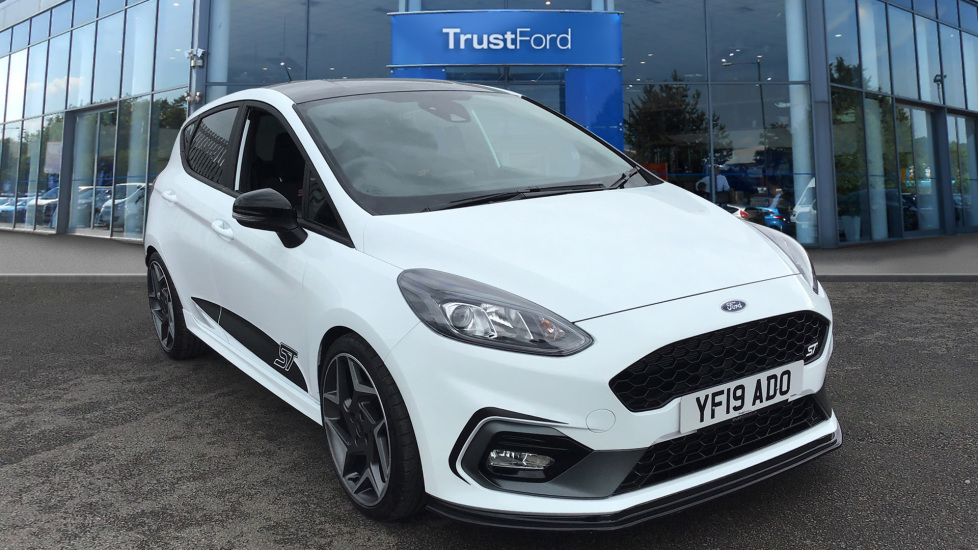 Ford FIESTA 2019 Frozen White £20,800 Huddersfield TrustFord