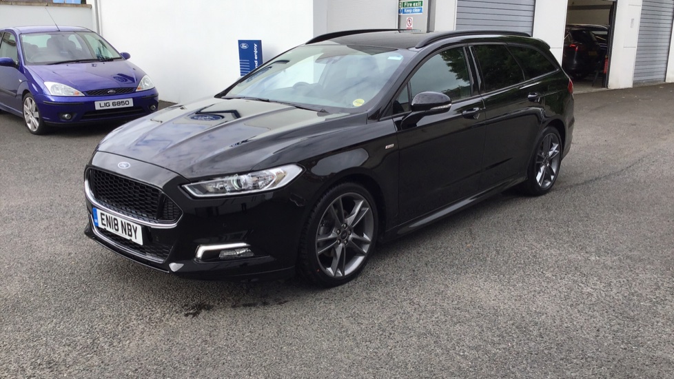 Black mondeo ford