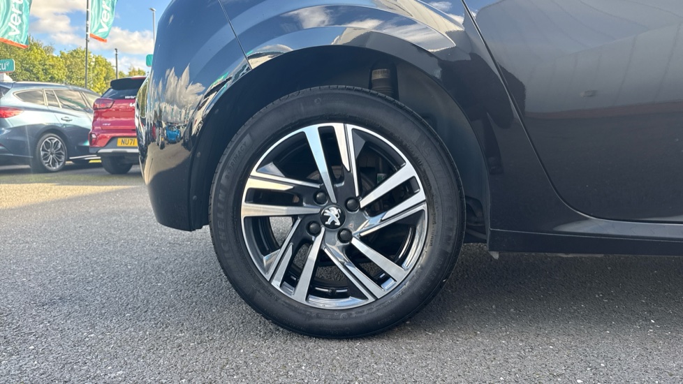 Peugeot 208 1.2 PureTech 100 Active Premium + 5dr Petrol Hatchback - Image 10