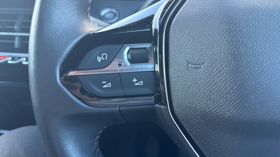 Peugeot 208 1.2 PureTech 100 Active Premium + 5dr Petrol Hatchback - Image 27