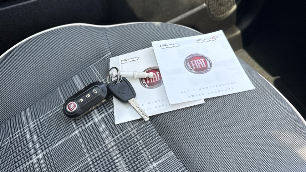 Fiat 500 1.0 Mild Hybrid Lounge 3dr Petrol Hatchback - Image 32