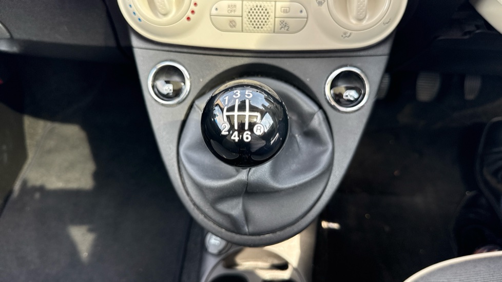 Fiat 500 1.0 Mild Hybrid Lounge 3dr Petrol Hatchback - Image 36