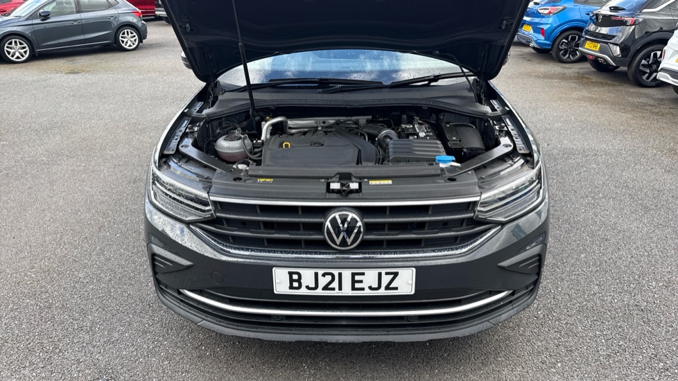 Volkswagen Tiguan 1.5 TSI 150 Life 5dr Petrol Estate - Image 8