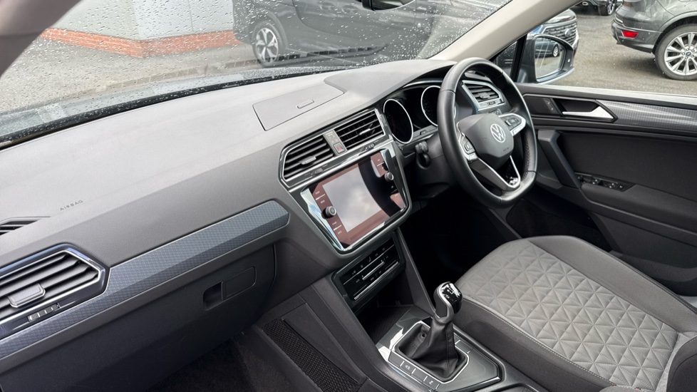 Volkswagen Tiguan 1.5 TSI 150 Life 5dr Petrol Estate - Image 9