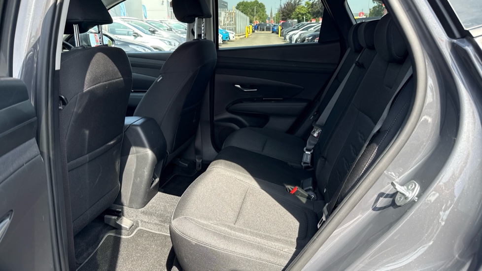 Hyundai TUCSON 1.6T Advance 5dr Petrol Estate - Image 16