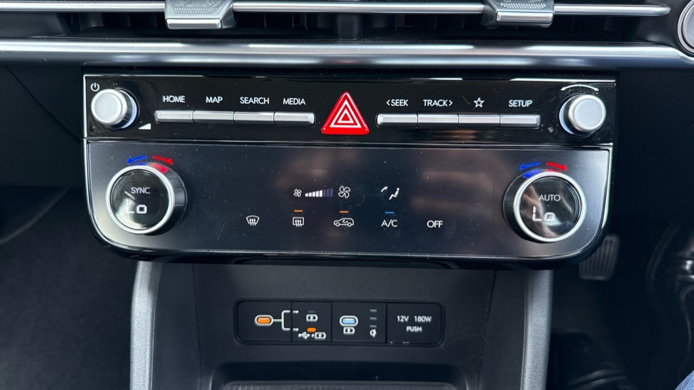 Hyundai TUCSON 1.6T Advance 5dr Petrol Estate - Image 32