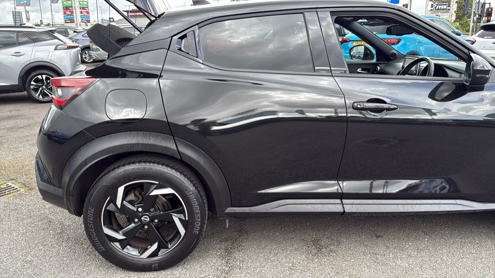 Nissan Juke 1.0 DiG-T 114 N-Connecta 5dr Petrol Hatchback - Image 45
