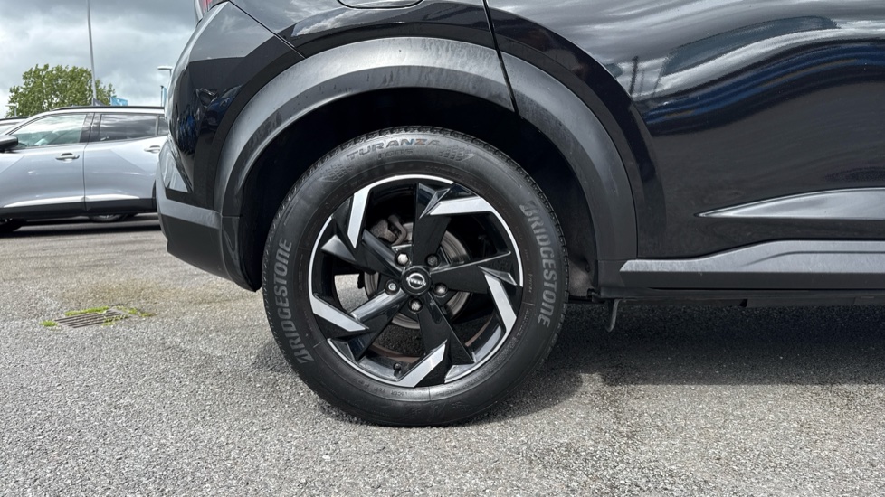 Nissan Juke 1.0 DiG-T 114 N-Connecta 5dr Petrol Hatchback - Image 42