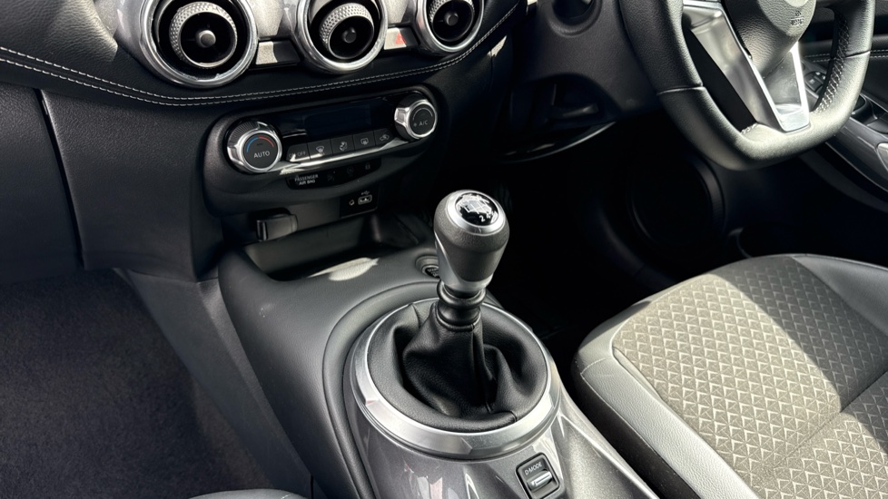 Nissan Juke 1.0 DiG-T 114 N-Connecta 5dr Petrol Hatchback - Image 21