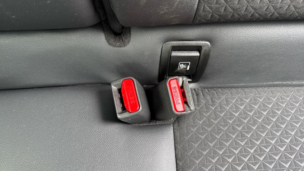 Nissan Juke 1.0 DiG-T 114 N-Connecta 5dr Petrol Hatchback - Image 25