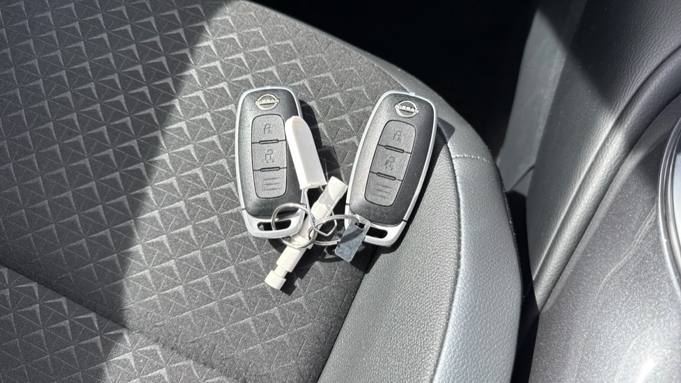 Nissan Juke 1.0 DiG-T 114 N-Connecta 5dr Petrol Hatchback - Image 28