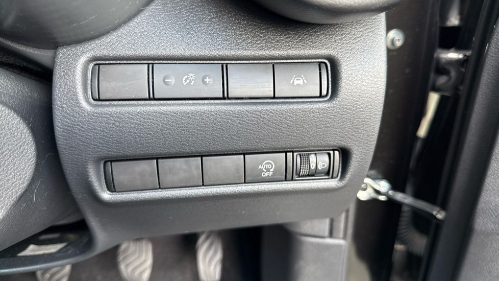 Nissan Juke 1.0 DiG-T 114 N-Connecta 5dr Petrol Hatchback - Image 30