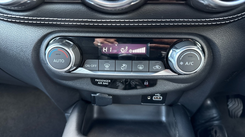 Nissan Juke 1.0 DiG-T 114 N-Connecta 5dr Petrol Hatchback - Image 33