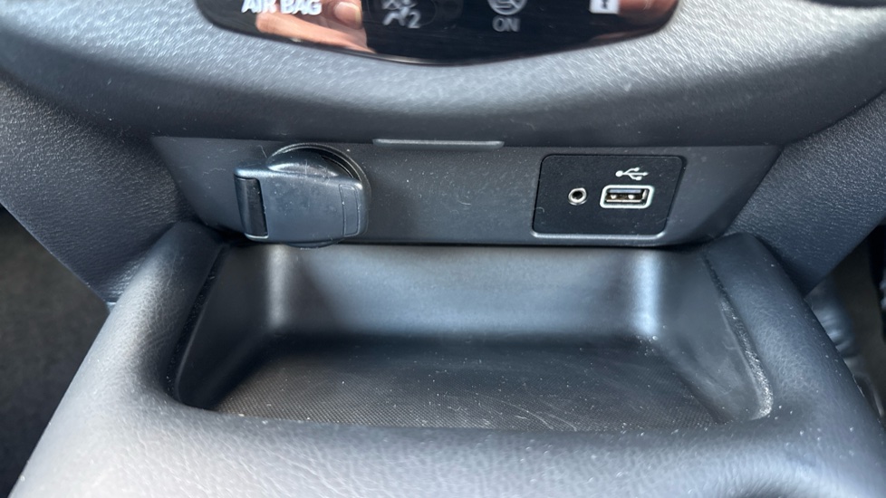 Nissan Juke 1.0 DiG-T 114 N-Connecta 5dr Petrol Hatchback - Image 34