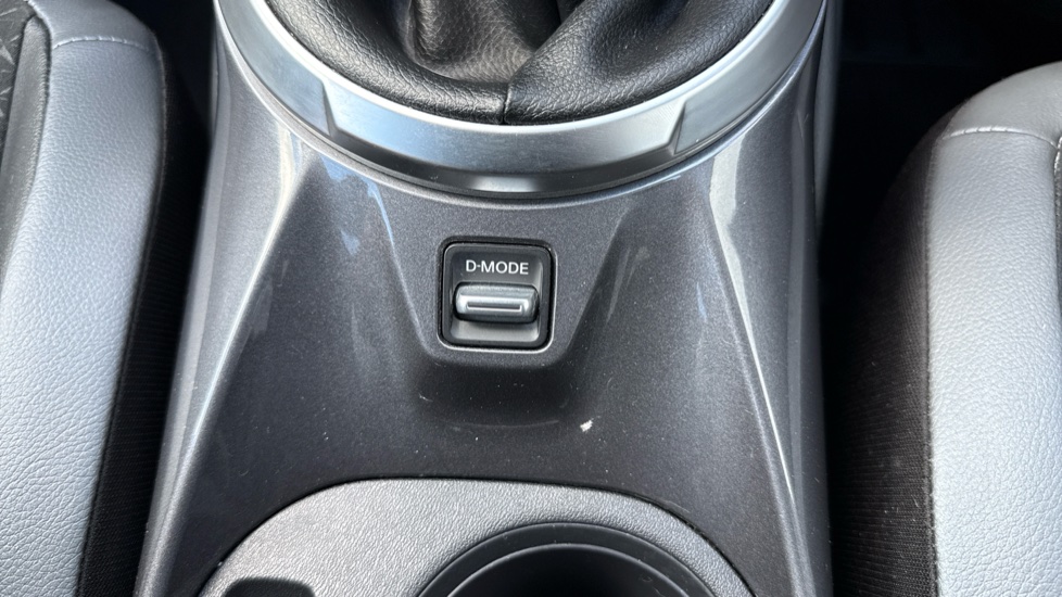 Nissan Juke 1.0 DiG-T 114 N-Connecta 5dr Petrol Hatchback - Image 36