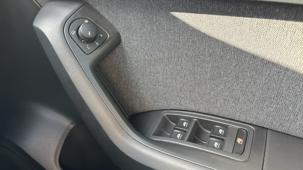 SEAT Ateca 1.5 TSI EVO SE Technology 5dr DSG Petrol Estate - Image 30