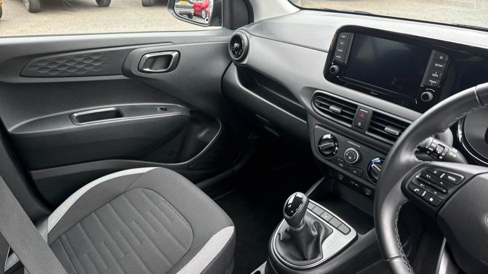 Hyundai i10 1.0 [63] Advance 5dr Auto [Nav] Petrol Hatchback - Image 16