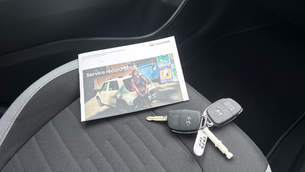 Hyundai i10 1.0 [63] Advance 5dr Auto [Nav] Petrol Hatchback - Image 28