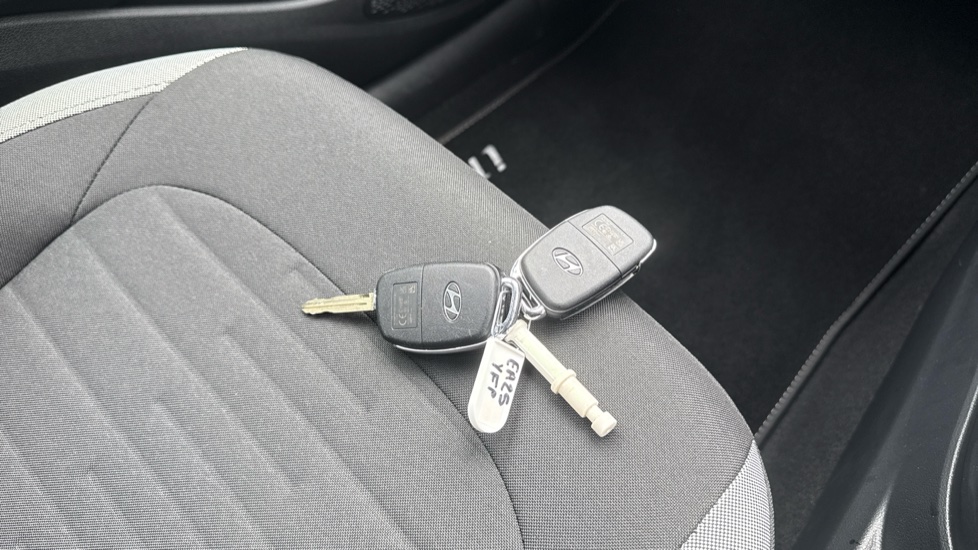 Hyundai i10 1.0 [63] Advance 5dr Auto [Nav] Petrol Hatchback - Image 29