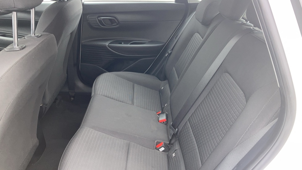 Hyundai i20 1.0T GDi 48V MHD SE Connect 5dr DCT Petrol Hatchback - Image 18
