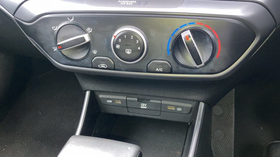 Hyundai i20 1.0T GDi 48V MHD SE Connect 5dr DCT Petrol Hatchback - Image 26