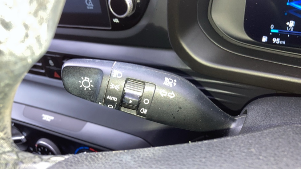Hyundai i20 1.0T GDi 48V MHD SE Connect 5dr DCT Petrol Hatchback - Image 30
