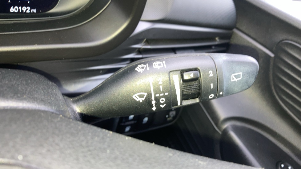 Hyundai i20 1.0T GDi 48V MHD SE Connect 5dr DCT Petrol Hatchback - Image 31