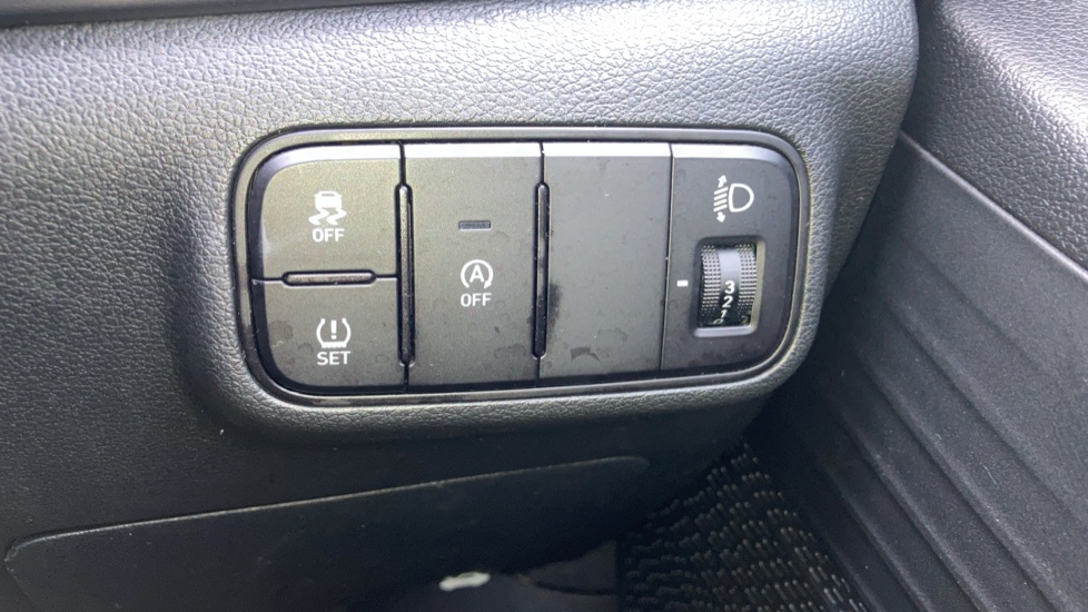 Hyundai i20 1.0T GDi 48V MHD SE Connect 5dr DCT Petrol Hatchback - Image 32