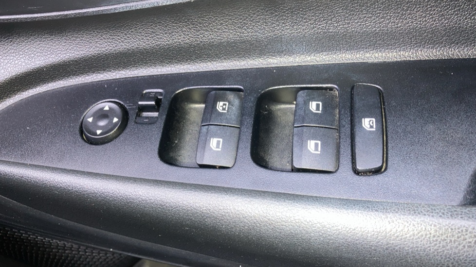 Hyundai i20 1.0T GDi 48V MHD SE Connect 5dr DCT Petrol Hatchback - Image 33
