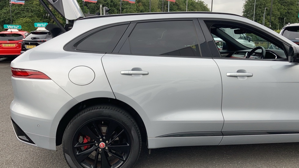 Jaguar F-Pace 2.0 P400e R-Dynamic SE 5dr Auto AWD Estate - Image 8