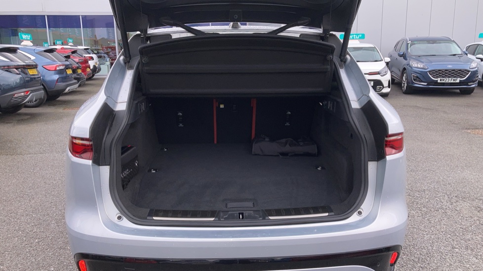 Jaguar F-Pace 2.0 P400e R-Dynamic SE 5dr Auto AWD Estate - Image 9