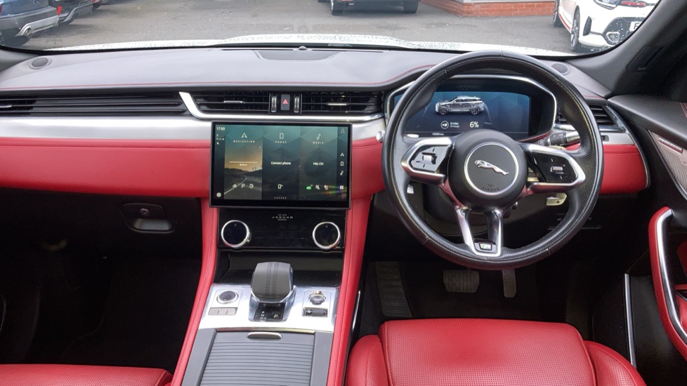 Jaguar F-Pace 2.0 P400e R-Dynamic SE 5dr Auto AWD Estate - Image 14