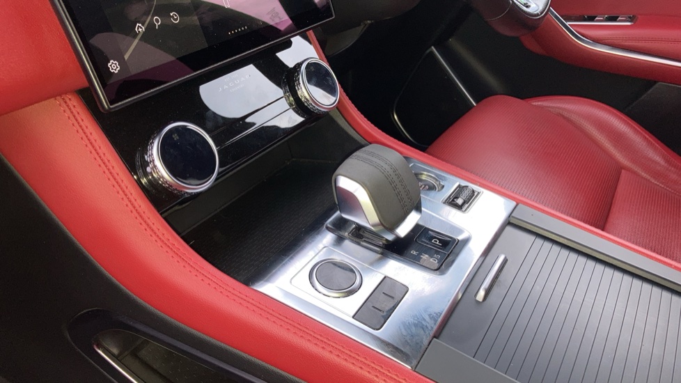 Jaguar F-Pace 2.0 P400e R-Dynamic SE 5dr Auto AWD Estate - Image 22