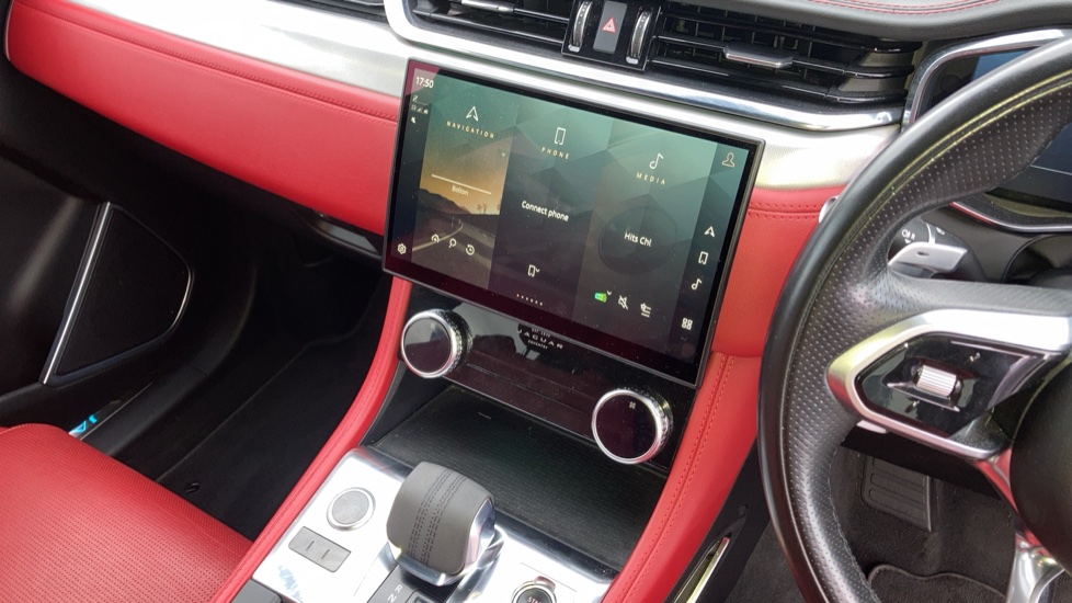Jaguar F-Pace 2.0 P400e R-Dynamic SE 5dr Auto AWD Estate - Image 21