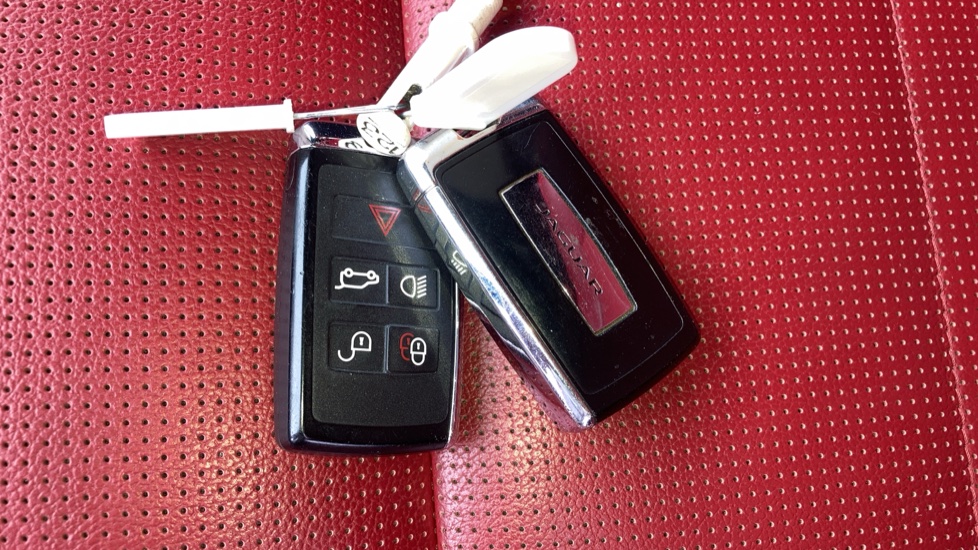 Jaguar F-Pace 2.0 P400e R-Dynamic SE 5dr Auto AWD Estate - Image 28