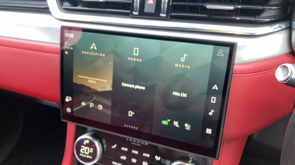 Jaguar F-Pace 2.0 P400e R-Dynamic SE 5dr Auto AWD Estate - Image 17