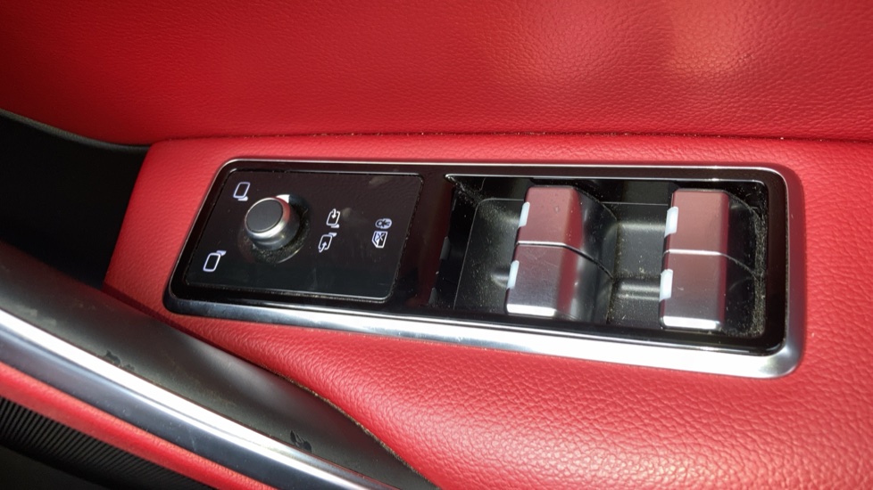 Jaguar F-Pace 2.0 P400e R-Dynamic SE 5dr Auto AWD Estate - Image 32