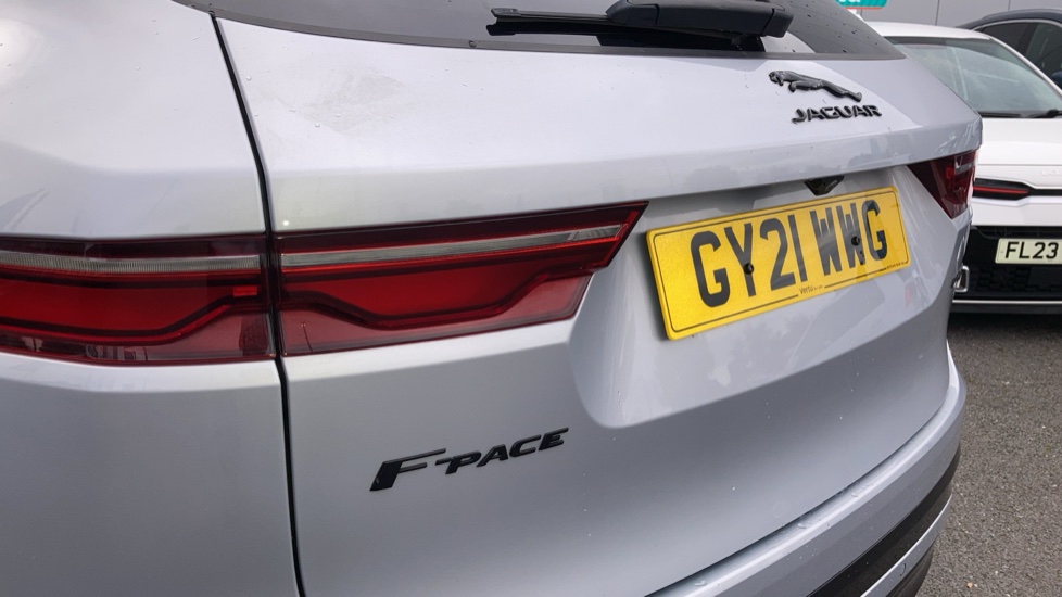Jaguar F-Pace 2.0 P400e R-Dynamic SE 5dr Auto AWD Estate - Image 47