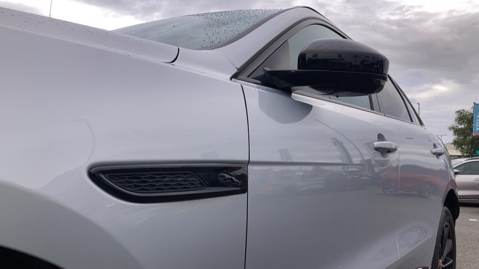 Jaguar F-Pace 2.0 P400e R-Dynamic SE 5dr Auto AWD Estate - Image 48