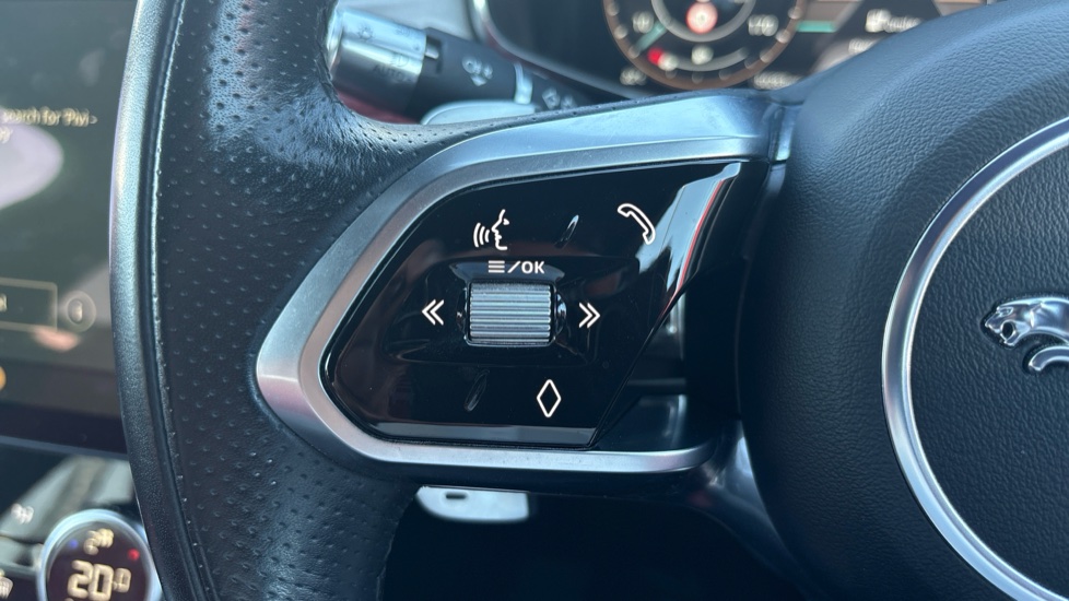 Jaguar F-Pace 2.0 P400e R-Dynamic SE 5dr Auto AWD Estate - Image 34