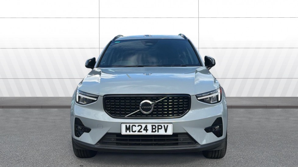Volvo XC40 2.0 B3P Plus Dark 5dr Auto Petrol Estate - Image 3