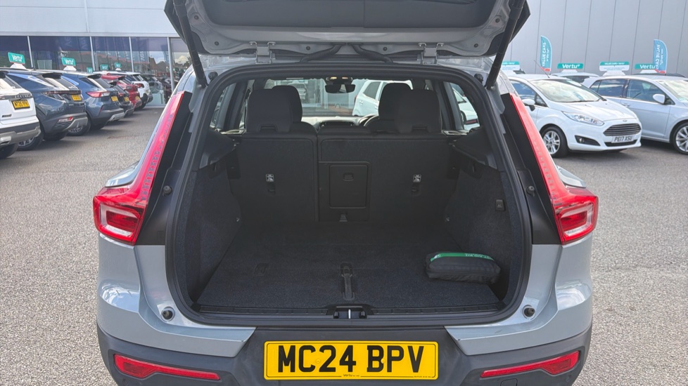 Volvo XC40 2.0 B3P Plus Dark 5dr Auto Petrol Estate - Image 4