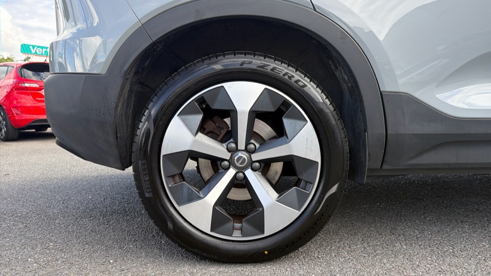Volvo XC40 2.0 B3P Plus Dark 5dr Auto Petrol Estate - Image 9