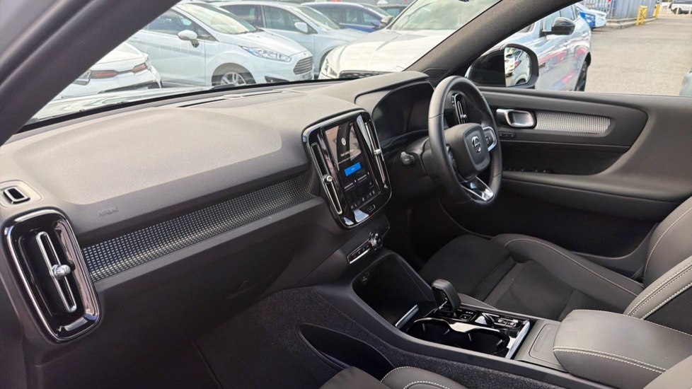 Volvo XC40 2.0 B3P Plus Dark 5dr Auto Petrol Estate - Image 11