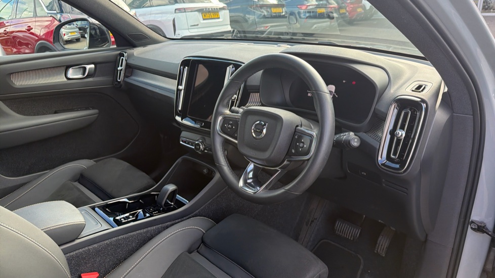 Volvo XC40 2.0 B3P Plus Dark 5dr Auto Petrol Estate - Image 13